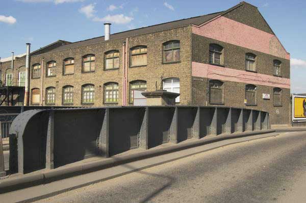 Picture &copy; Peter Marshall, 2004