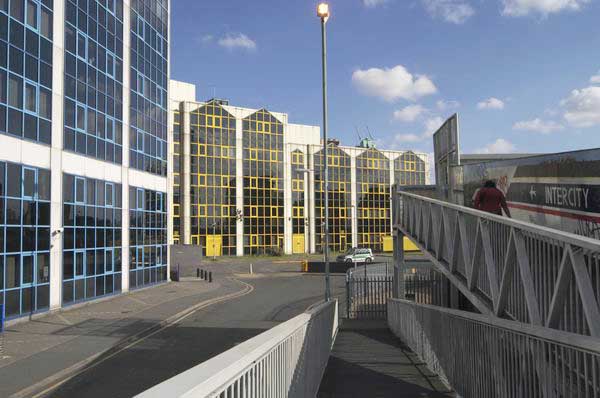 Picture &copy; Peter Marshall, 2004