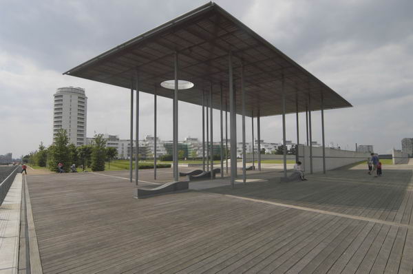 Picture © Peter Marshall, 2004