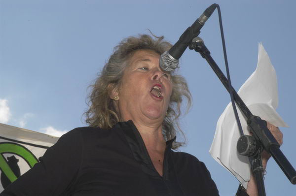 Picture &copy; Peter Marshall, 2004