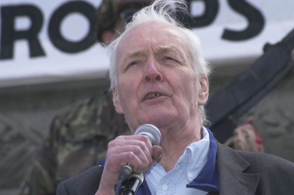 Picture &copy; Peter Marshall, 2004