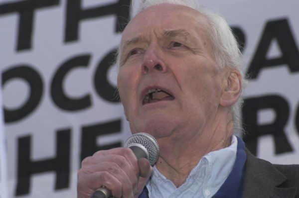 Picture &copy; Peter Marshall, 2004