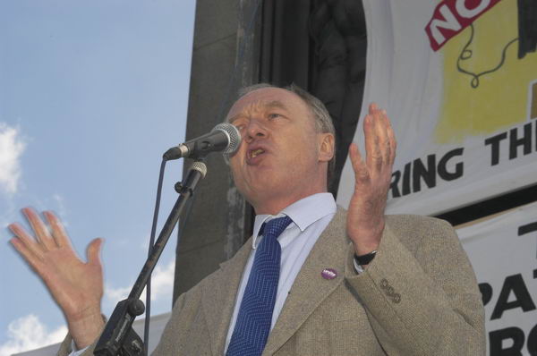 Picture &copy; Peter Marshall, 2004