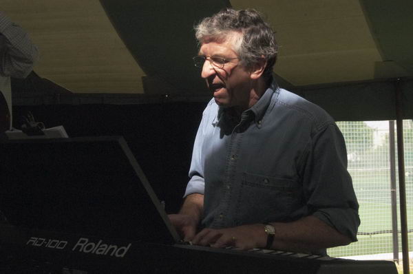 Picture &copy; Peter Marshall, 2004