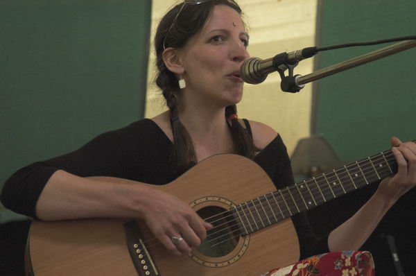 Picture &copy; Peter Marshall, 2004