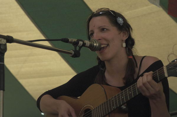 Picture &copy; Peter Marshall, 2004