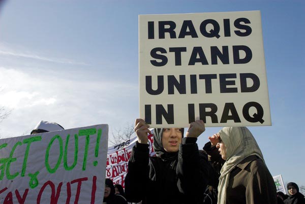 Muslims oppose Samarra bombing. © 2006, Peter Marshall