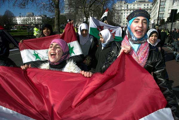 Muslims oppose Samarra bombing. © 2006, Peter Marshall