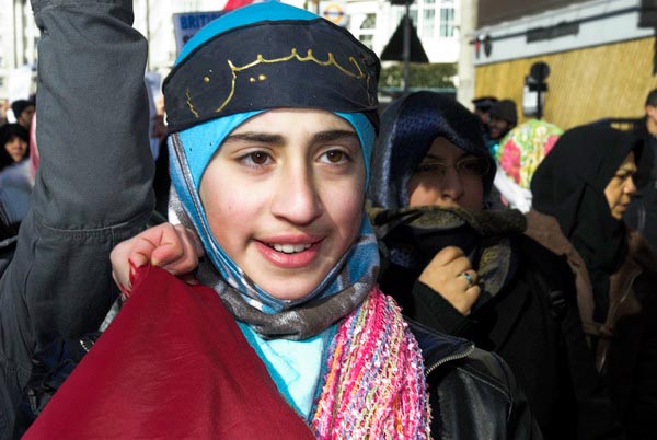 Muslims oppose Samarra bombing. © 2006, Peter Marshall