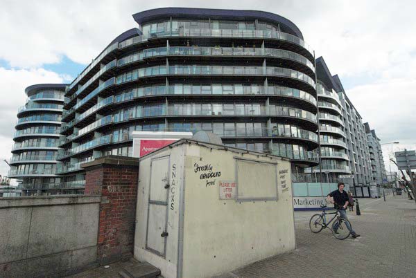 Vauxhall to Battersea © 2006, Peter Marshall