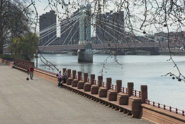 Vauxhall to Battersea © 2006, Peter Marshall
