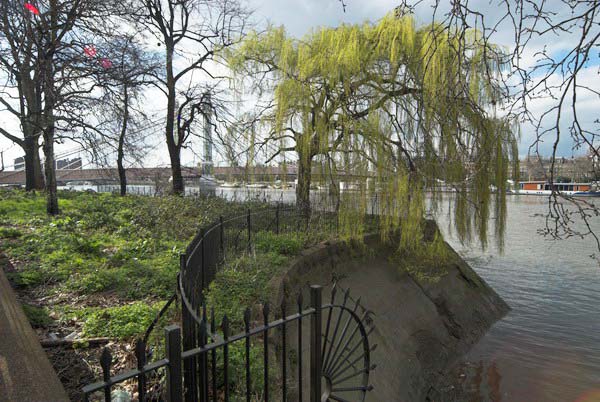 Vauxhall to Battersea © 2006, Peter Marshall