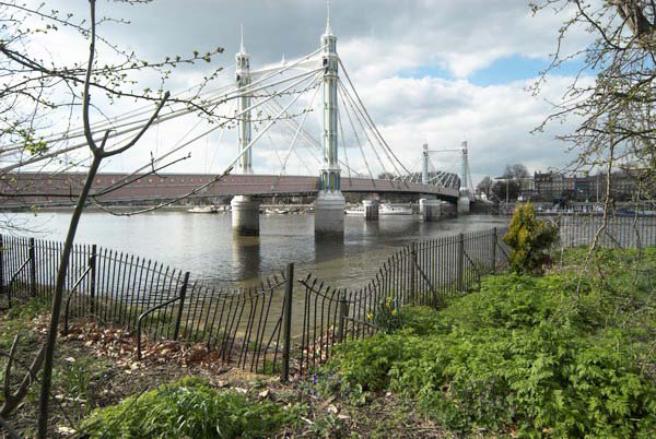 Vauxhall to Battersea © 2006, Peter Marshall