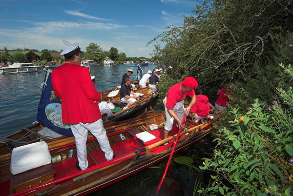 Swan Upping © 2006, Peter Marshall