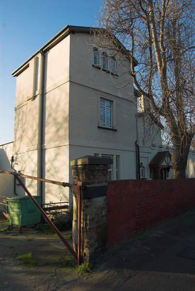 Barking & the Roding © 2007, Peter Marshall