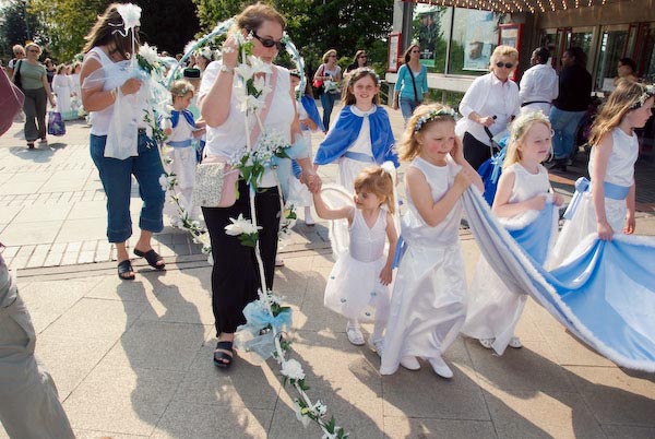 Bromley May Queens © 2007, Peter Marshall