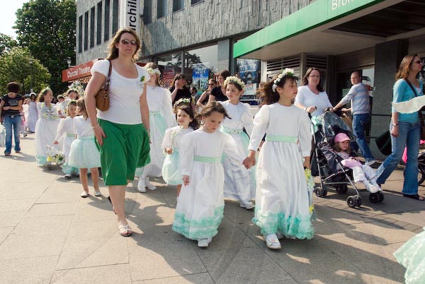 Bromley May Queens © 2007, Peter Marshall