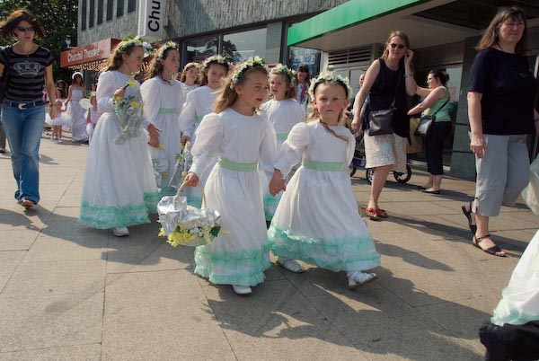 Bromley May Queens © 2007, Peter Marshall