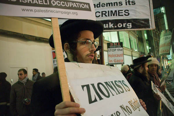Gaza protest, Israeli Embassy © 2009 Peter Marshall